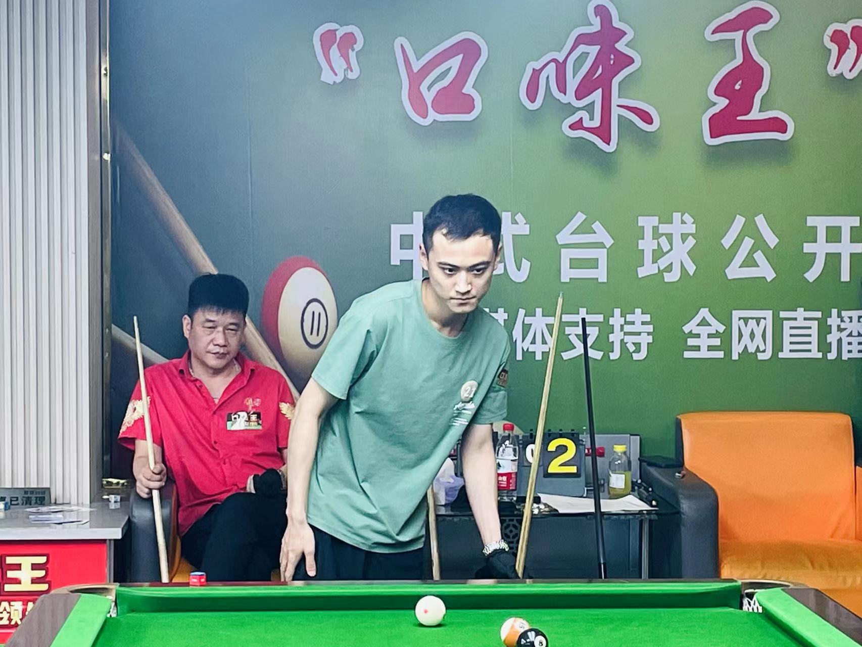 在一场充满 在一场充满