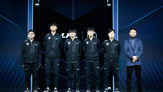 巴黎大巴撕 巴黎大巴撕